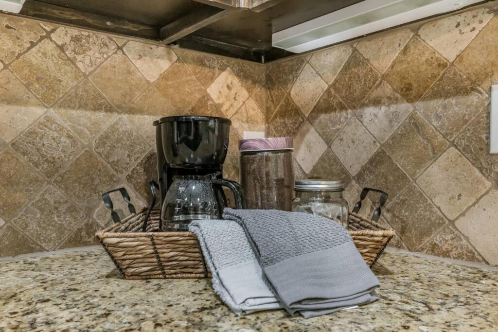 Cheerful 3 Bedroom Home, King Bed, 10 Min From Palo Duro Canyon, Fireplace, Washer Dryer 외부 사진
