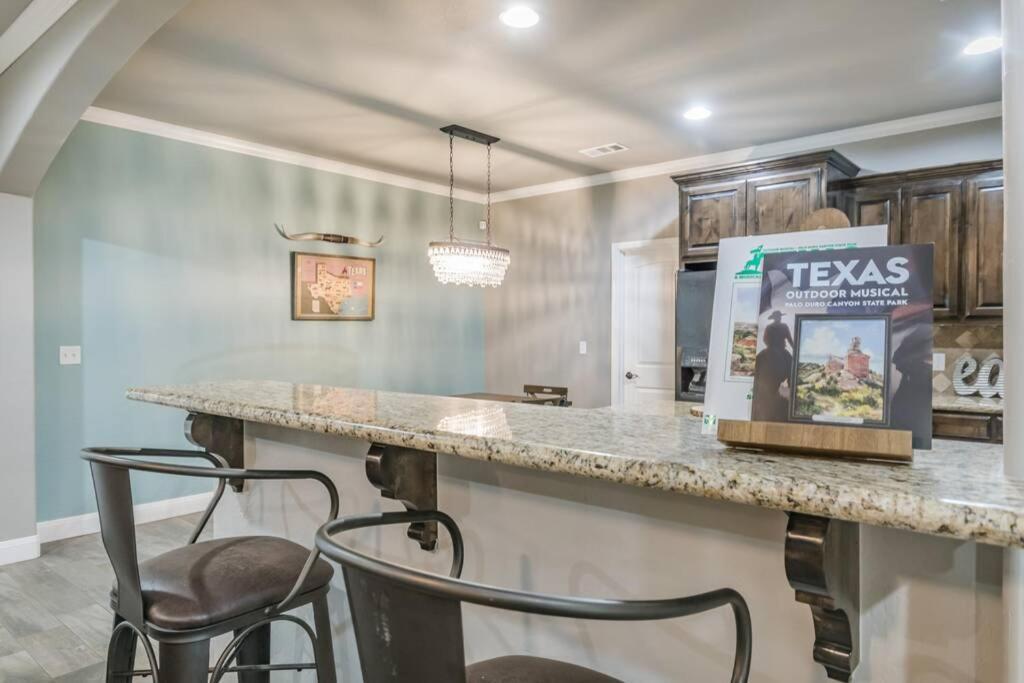 Cheerful 3 Bedroom Home, King Bed, 10 Min From Palo Duro Canyon, Fireplace, Washer Dryer 외부 사진