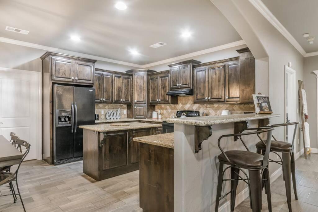 Cheerful 3 Bedroom Home, King Bed, 10 Min From Palo Duro Canyon, Fireplace, Washer Dryer 외부 사진