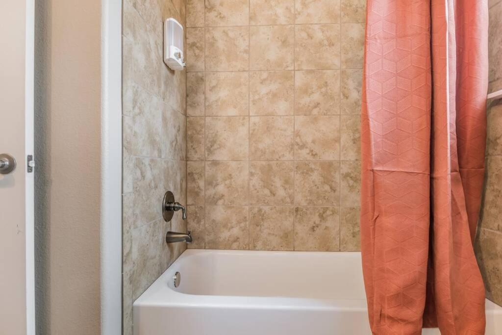 Cheerful 3 Bedroom Home, King Bed, 10 Min From Palo Duro Canyon, Fireplace, Washer Dryer 외부 사진
