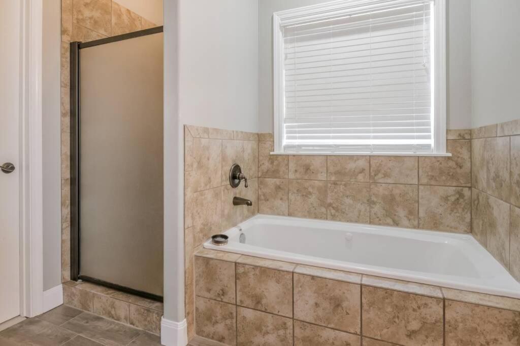 Cheerful 3 Bedroom Home, King Bed, 10 Min From Palo Duro Canyon, Fireplace, Washer Dryer 외부 사진