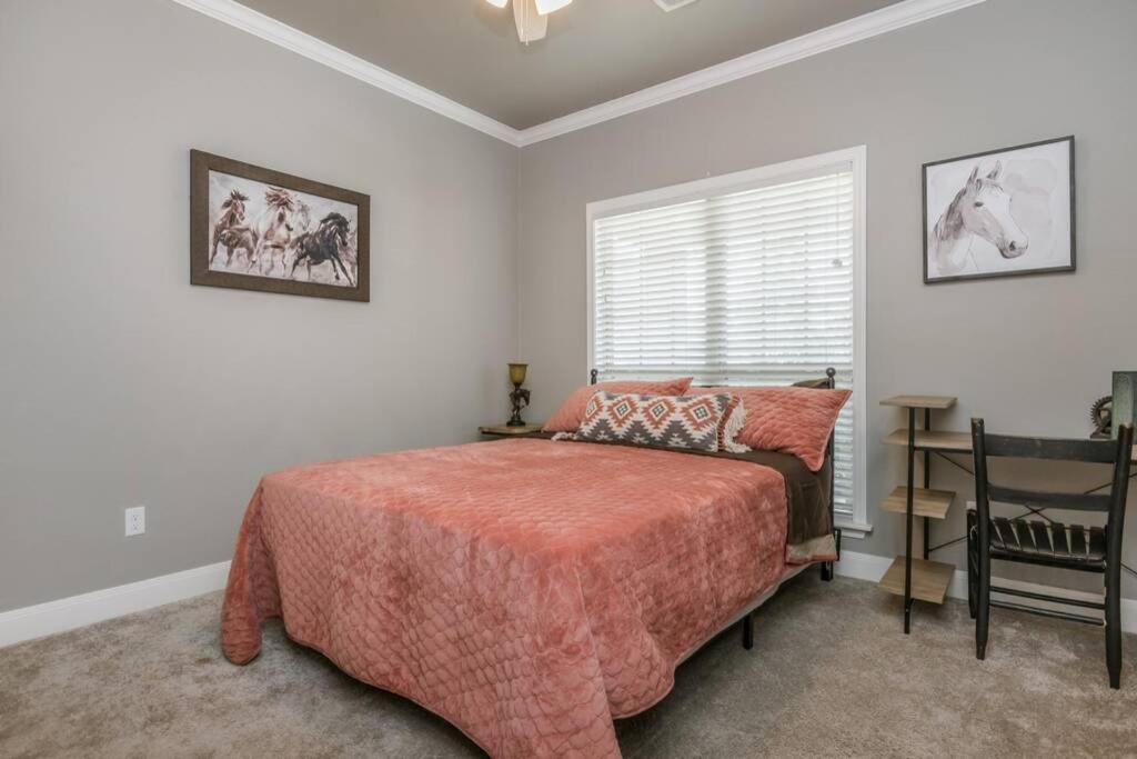 Cheerful 3 Bedroom Home, King Bed, 10 Min From Palo Duro Canyon, Fireplace, Washer Dryer 외부 사진
