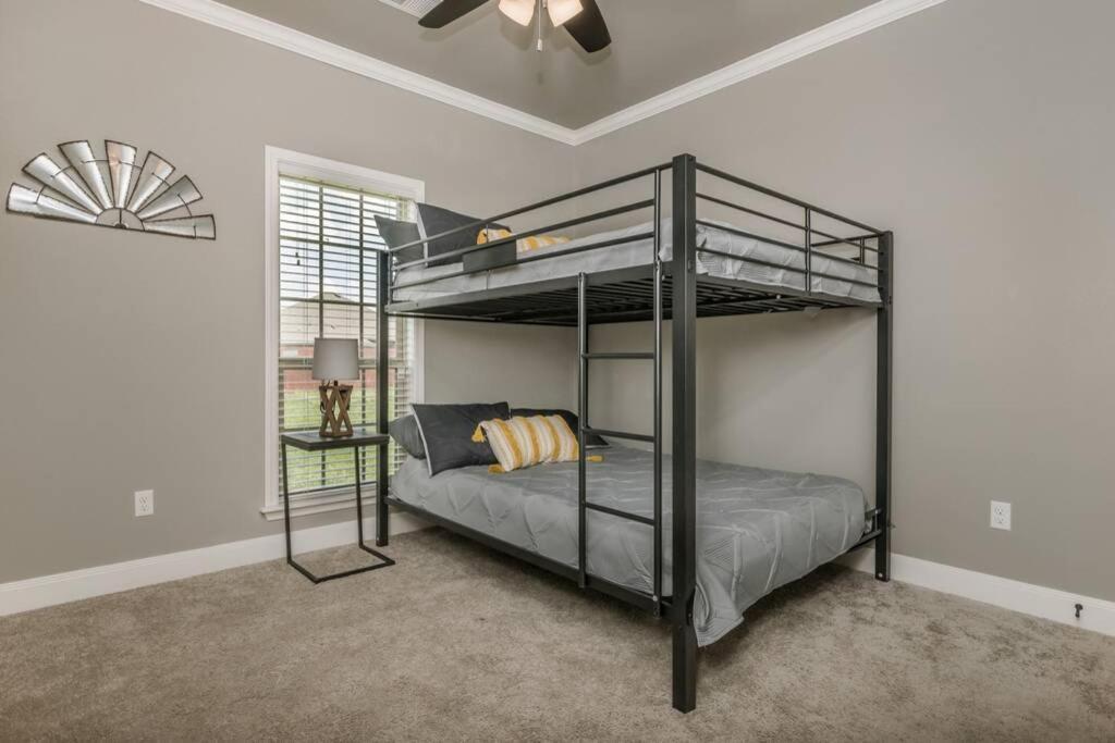 Cheerful 3 Bedroom Home, King Bed, 10 Min From Palo Duro Canyon, Fireplace, Washer Dryer 외부 사진