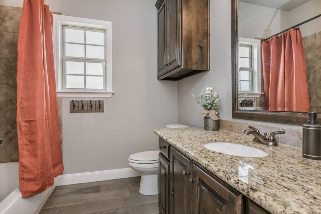 Cheerful 3 Bedroom Home, King Bed, 10 Min From Palo Duro Canyon, Fireplace, Washer Dryer 외부 사진